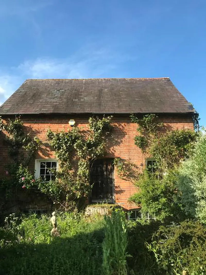 Derelict mill in Aylesbury, Q137 (photo 1)