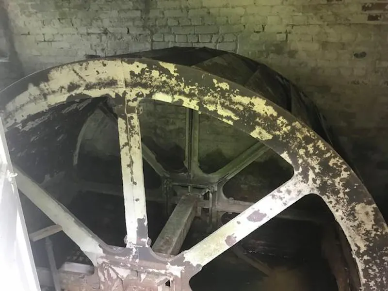 Derelict mill in Aylesbury, Q137 (photo 3)