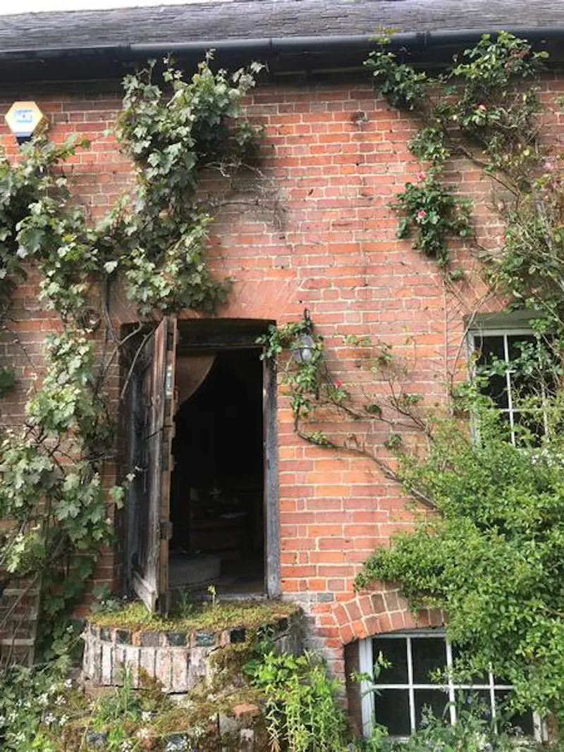 Derelict mill in Aylesbury, Q137 (photo 6)
