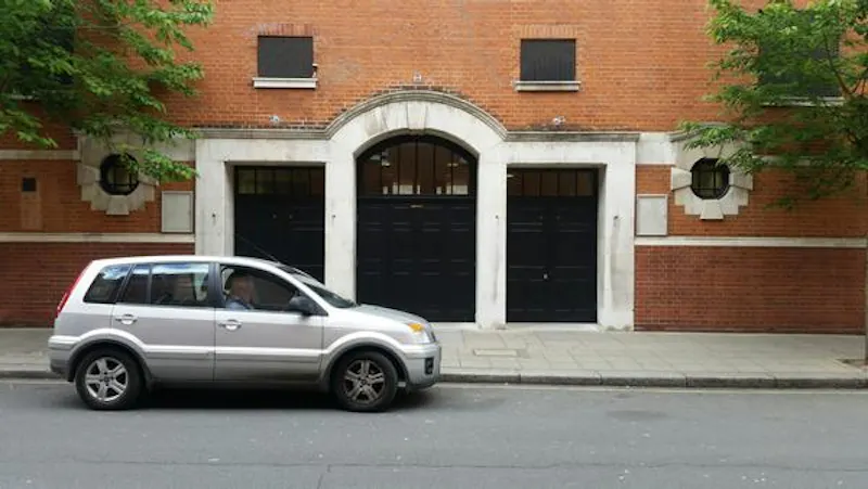 Period Pimlico Glass Hall, P606 (photo 7)