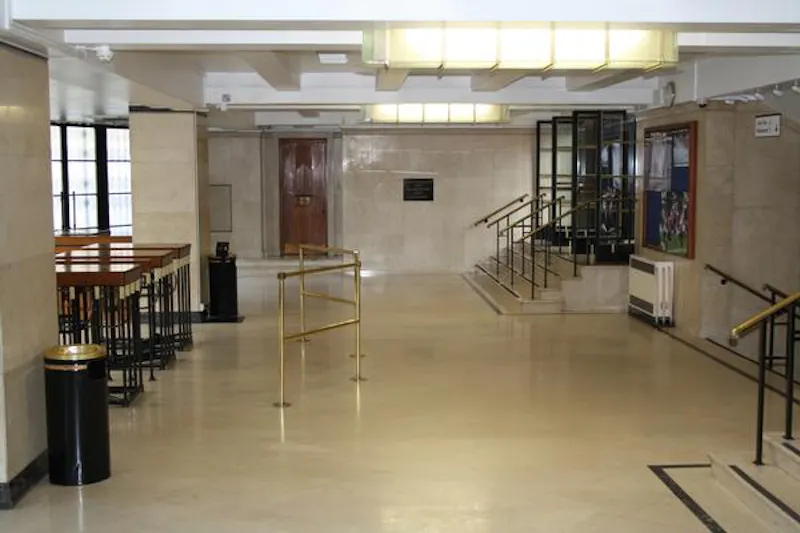 Entrance hall at Vast Art Deco Victoria Hall, P607 (photo 2)