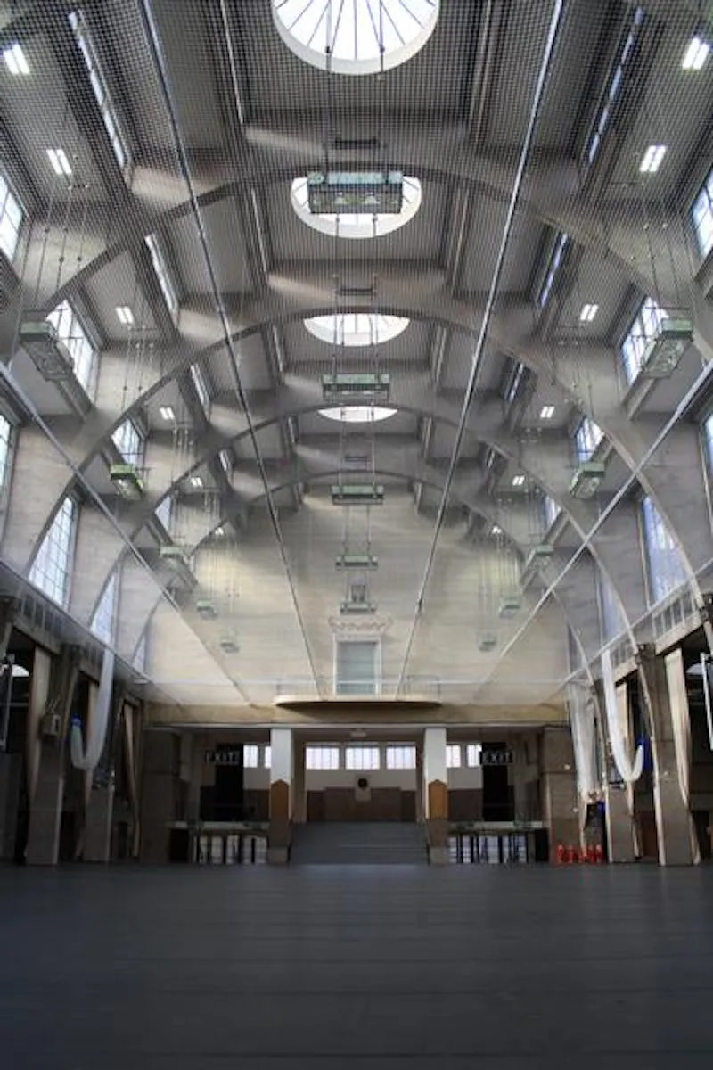 Vast Art Deco Victoria Hall, P607 (photo 5)