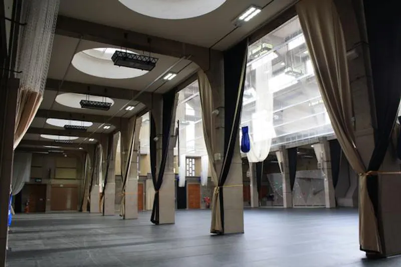 Vast Art Deco Victoria Hall, P607 (photo 7)