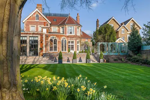 Lavish Eltham mansion, B1850