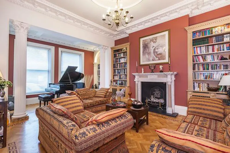 Living Room at Lavish Eltham mansion, B1850 (photo 9)