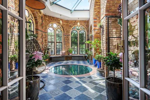 Lavish Eltham mansion, B1850