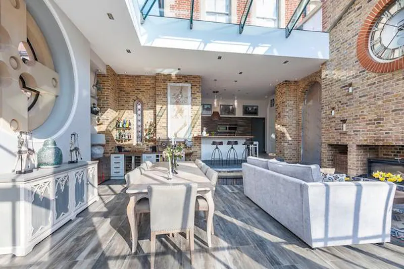 Open plan at Lavish Eltham mansion, B1850 (photo 22)