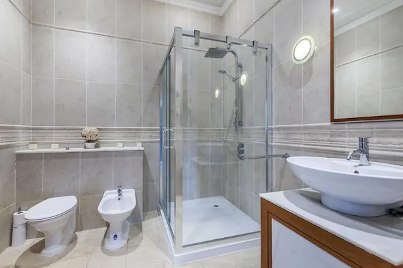 Bathroom at Lavish Eltham mansion, B1850 (photo 50)