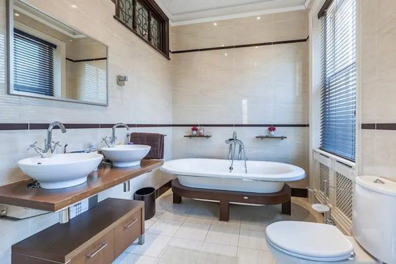 Bathroom at Lavish Eltham mansion, B1850 (photo 56)