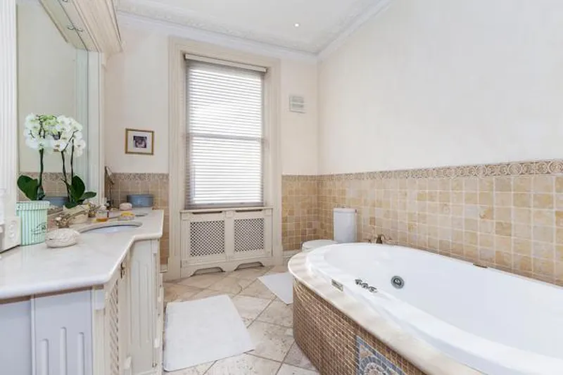 Bathroom at Lavish Eltham mansion, B1850 (photo 60)