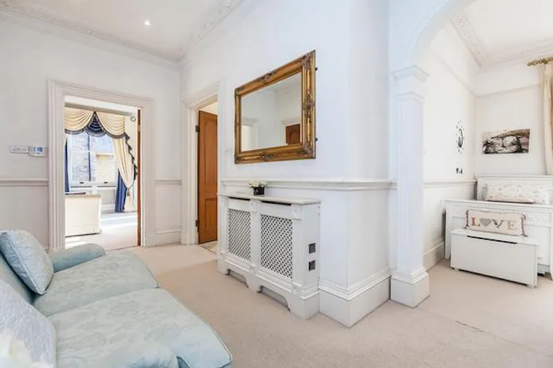 Lavish Eltham mansion, B1850 (photo 64)