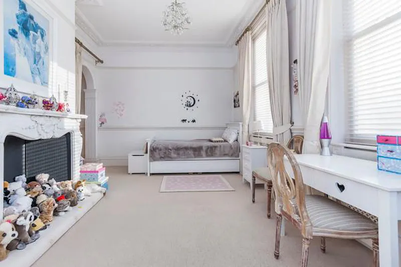 Lavish Eltham mansion, B1850 (photo 65)