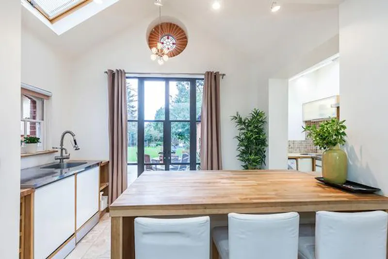 Kitchen at Lavish Eltham mansion, B1850 (photo 82)