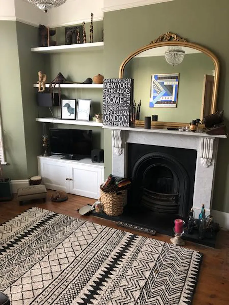 Fireplace at Film location B1851 in London (photo 3)
