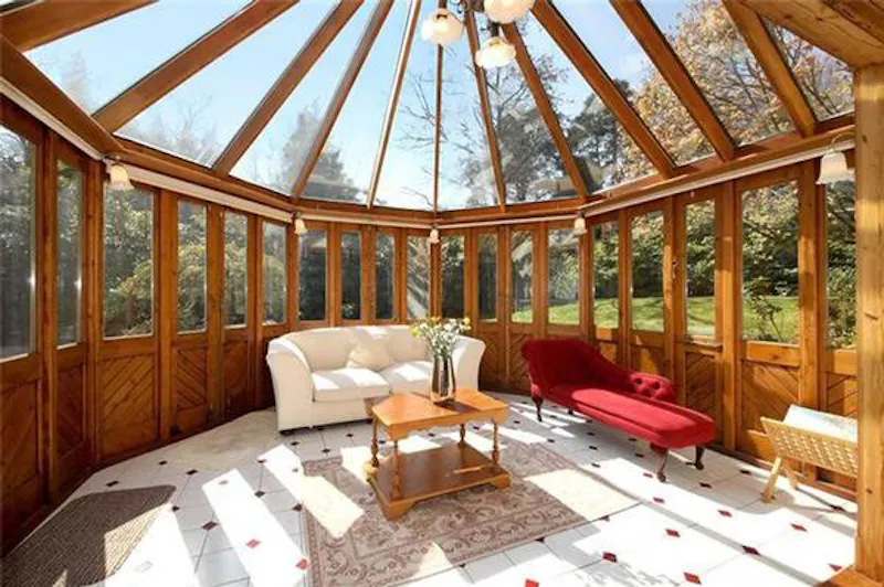 Conservatory at Film location B1852 in Surrey (photo 4)