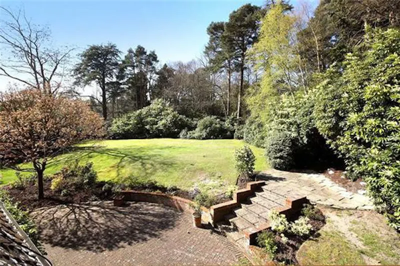 Film location B1852 in Surrey (photo 25)