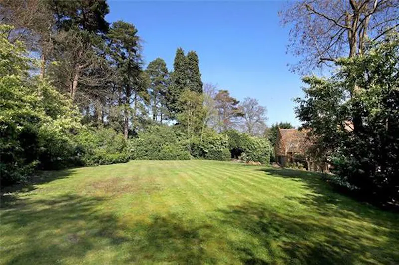 Film location B1852 in Surrey (photo 27)