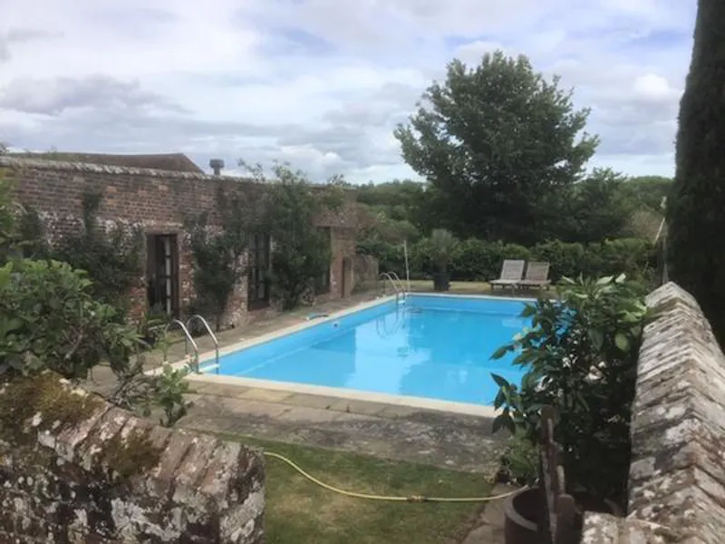 Swimming pool - outdoor at Film location D2401 in West Sussex (photo 22)