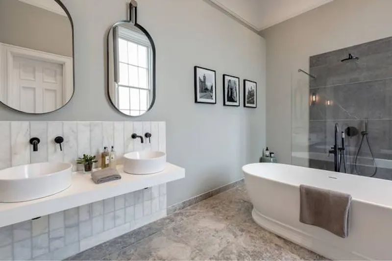 Bathroom at Smart Edinburgh townhouse, A1482 (photo 11)