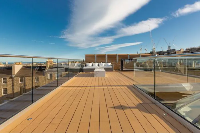 Roof terrace at Smart Edinburgh townhouse, A1482 (photo 18)