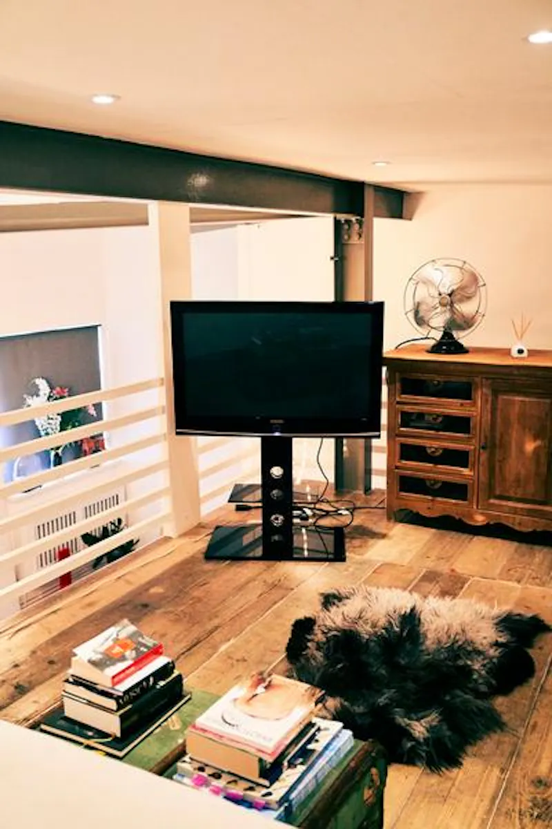 Living Room at 3,000 ft  live-work Harringay studio, N455 (photo 28)