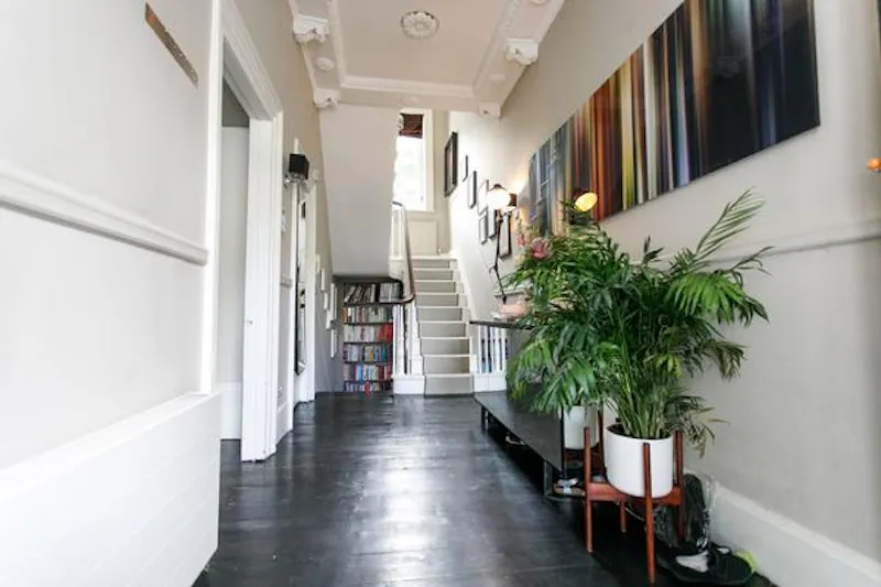 Entrance hall at Smart Islington house, A1483 (photo 2)