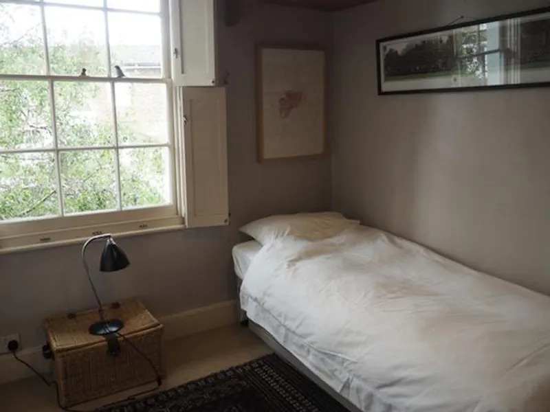 Bedroom at Traditional style in Greenwich, A1484 (photo 13)