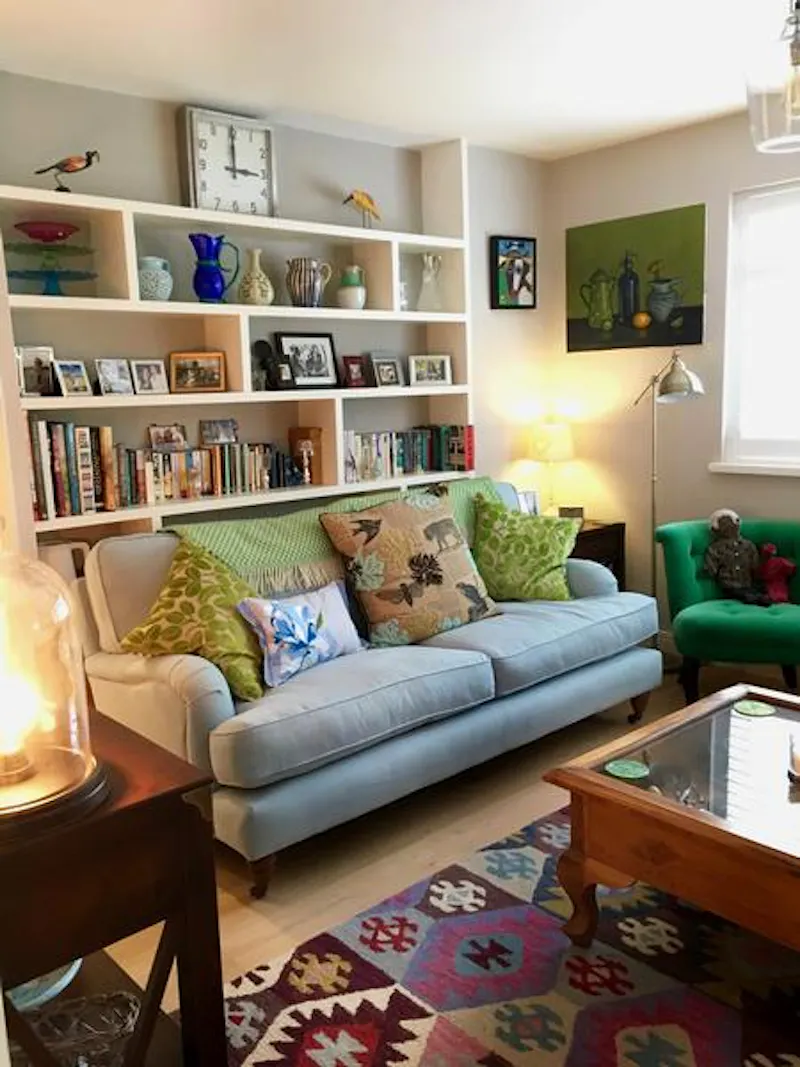 Living Room at Film location D2403 in London (photo 3)