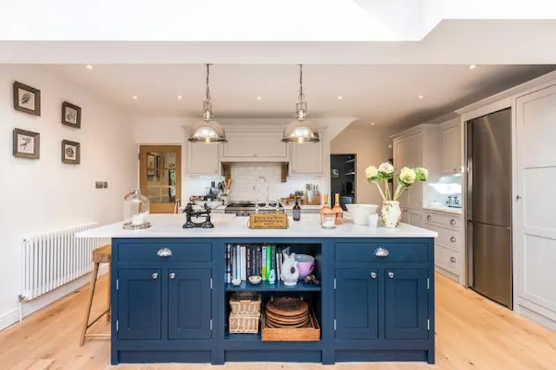 Kitchen at Film location D2403 in London (photo 6)
