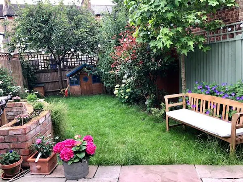 Garden at Film location D2403 in London (photo 17)
