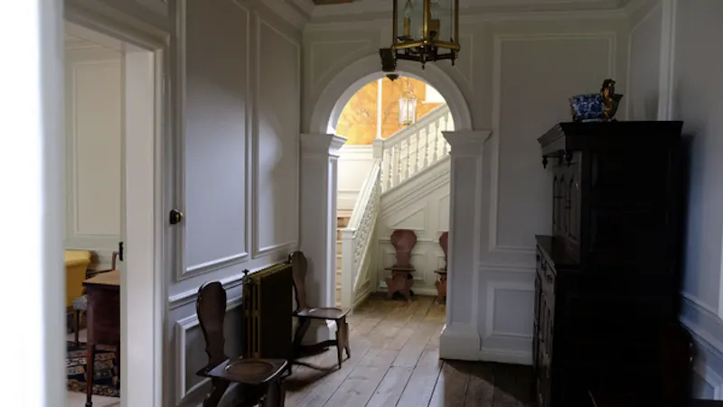 Entrance hall at Historic Rochester townhouse, A1486 (photo 3)