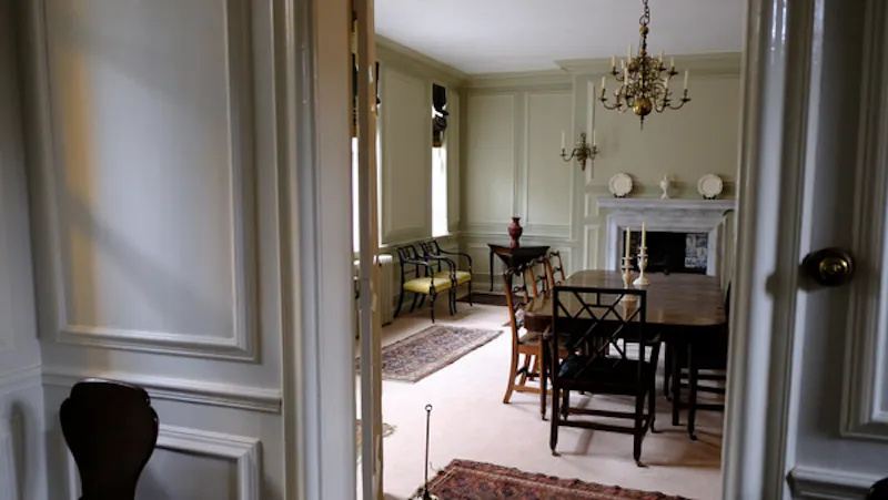 Historic Rochester townhouse, A1486 (photo 4)