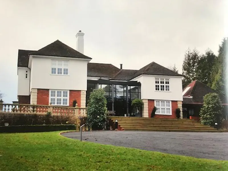 Large Wadhurst modern home, D2404 (photo 1)