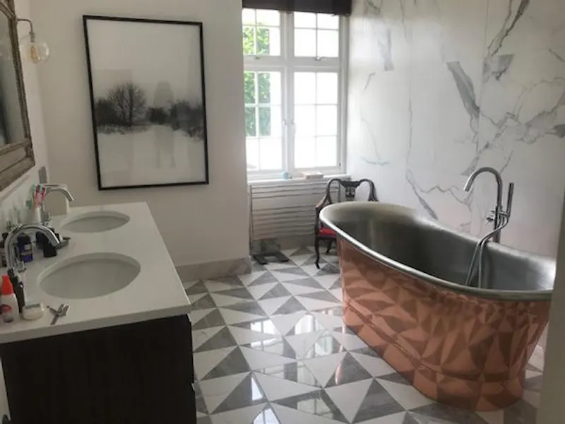 Bathroom at Large Wadhurst modern home, D2404 (photo 18)