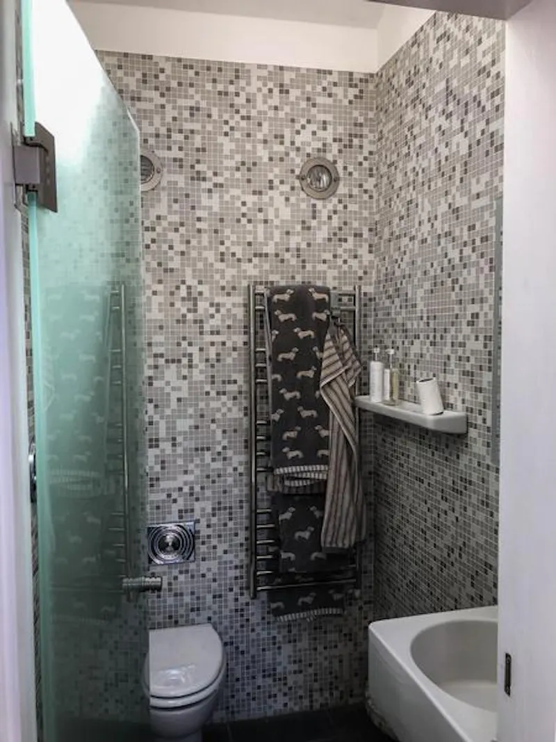 Bathroom at Modernised Georgian Essex house, A1487 (photo 17)