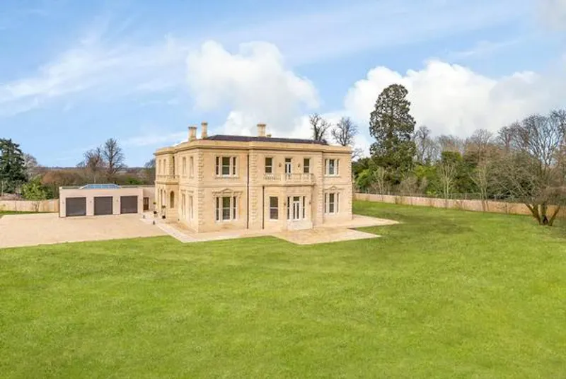 Beautiful & vacant Thatcham house, A1488 (photo 12)