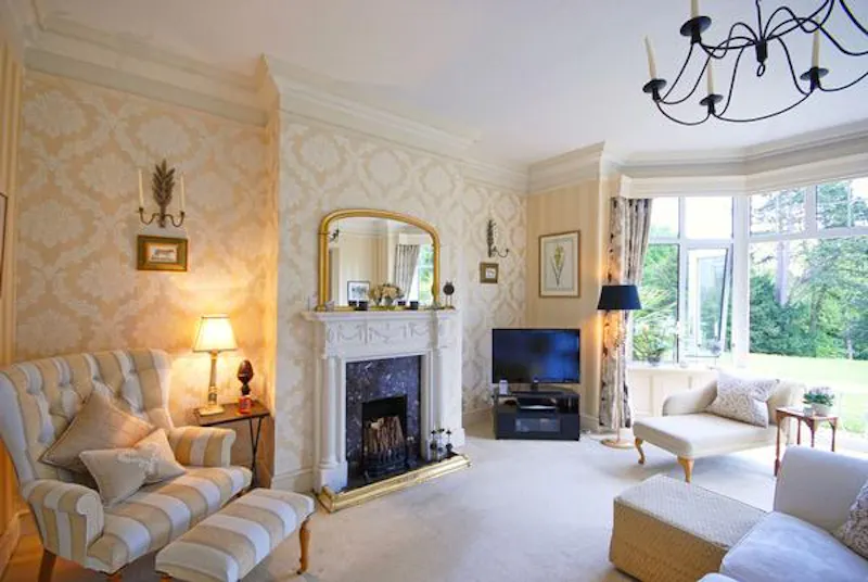Fireplace at Film location D2406 in Surrey (photo 2)