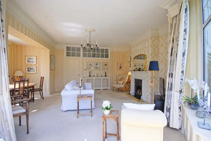 Film location D2406 in Surrey (photo 5)