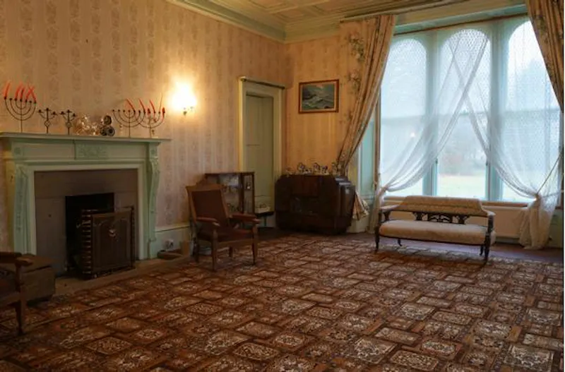 Drawing room at Neo-Gothic mansion in Forres, G304 (photo 10)