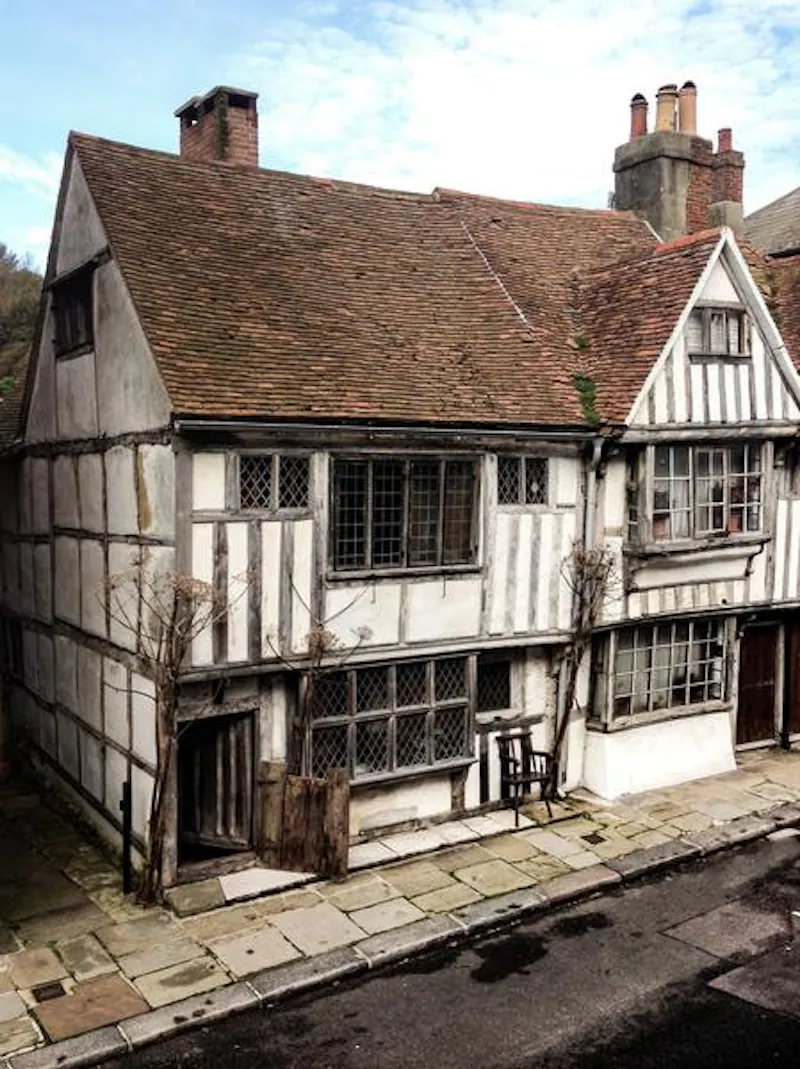 Authentic Tudor Hastings house, M322 (photo 2)