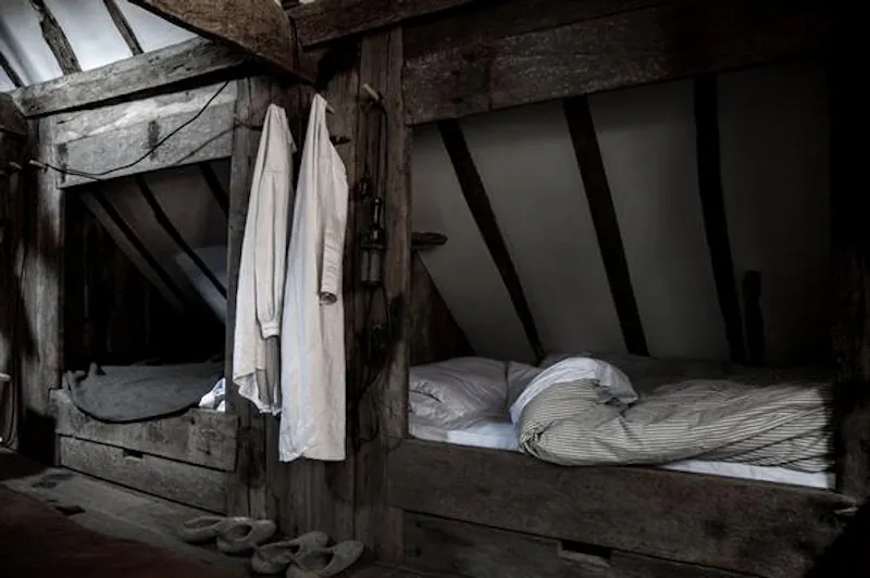 Bedroom at Authentic Tudor Hastings house, M322 (photo 3)
