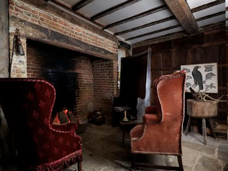 Fireplace at Authentic Tudor Hastings house, M322 (photo 19)