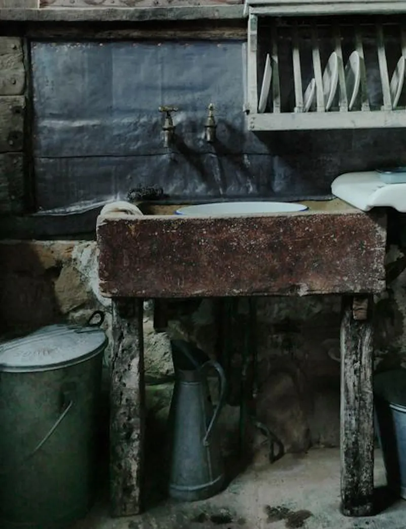 Kitchen at Authentic Tudor Hastings house, M322 (photo 29)