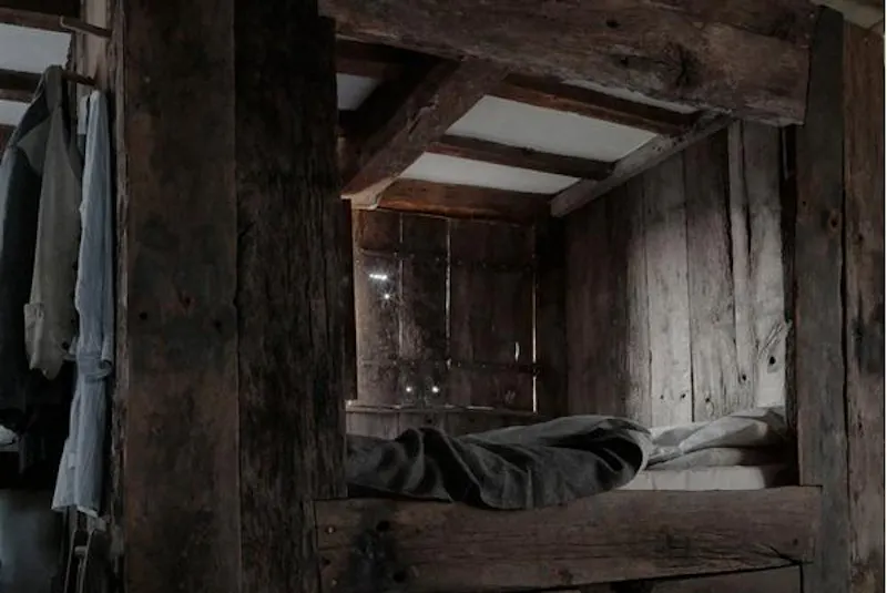 Bedroom at Authentic Tudor Hastings house, M322 (photo 33)