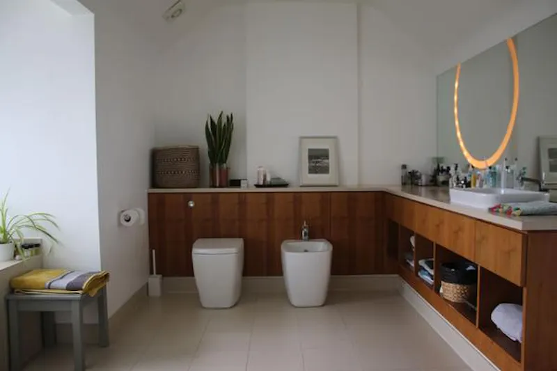 Bathroom at Double fronted Streatham home, B1856 (photo 16)