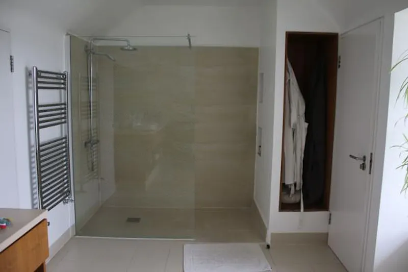 Shower at Double fronted Streatham home, B1856 (photo 17)