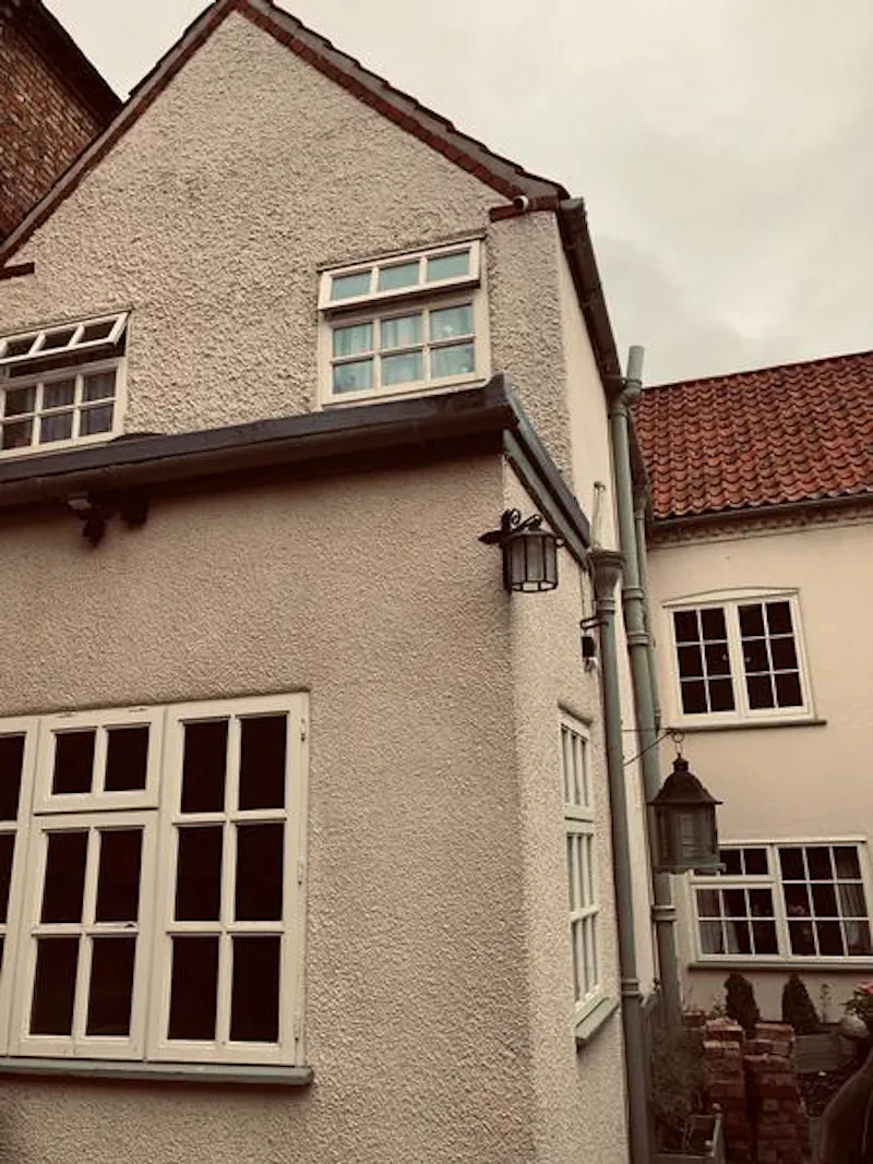Modernised Ikley Tudor village house , M323 (photo 1)