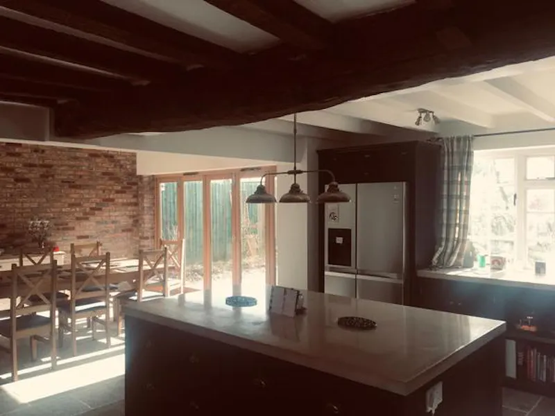 Modernised Ikley Tudor village house , M323 (photo 4)