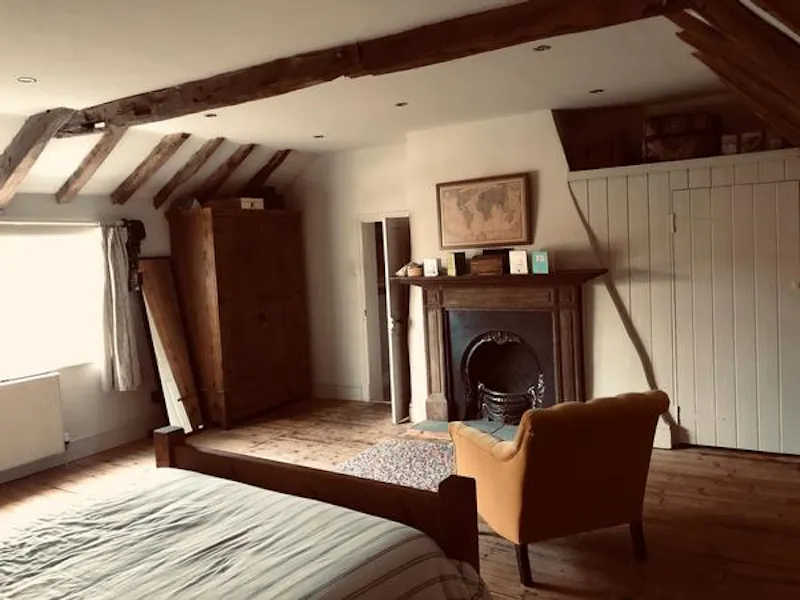Modernised Ikley Tudor village house , M323 (photo 11)