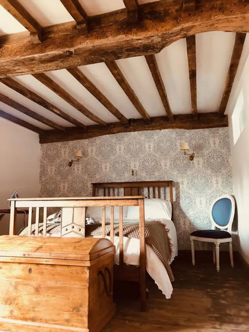 Beams at Modernised Ikley Tudor village house , M323 (photo 12)
